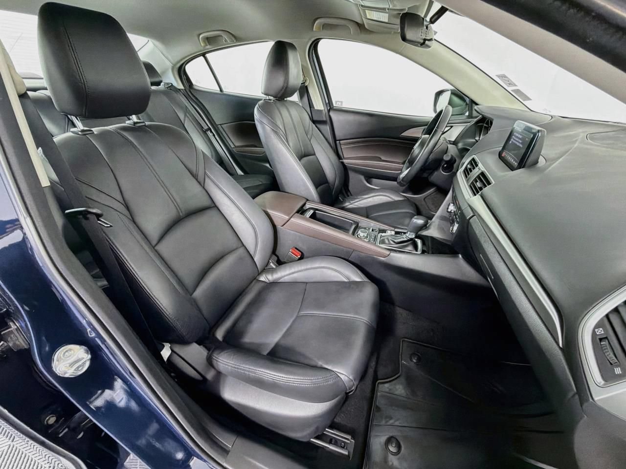 Used 2018 MAZDA MAZDA3 Touring FWD image 33