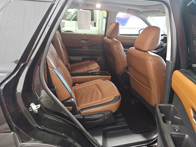 Certified 2022 Nissan Pathfinder Platinum w/ Cargo Package AWD/4WD image 16