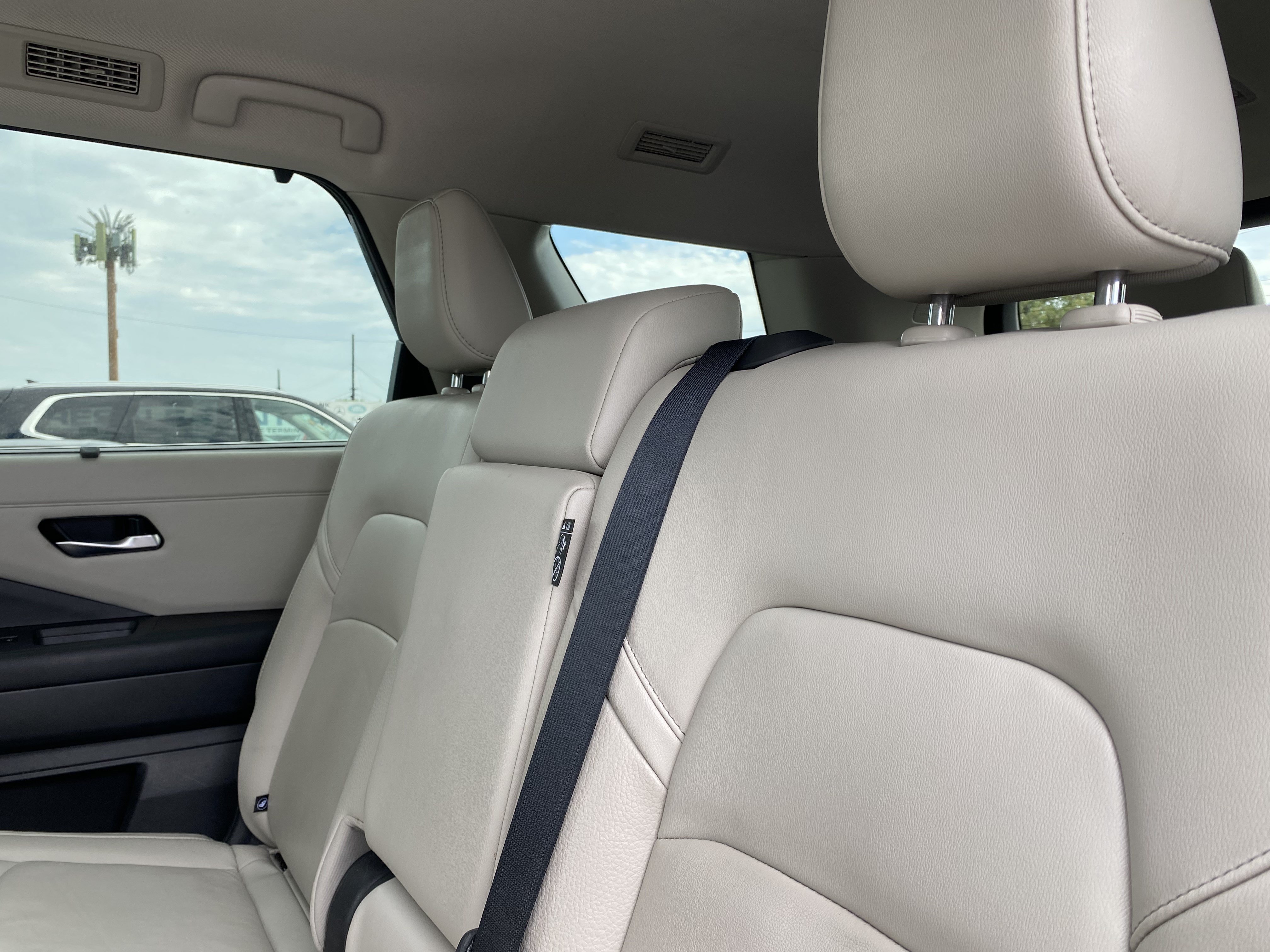 Used 2023 Nissan Pathfinder SL w/ Lighting Package (N92) FWD image 23