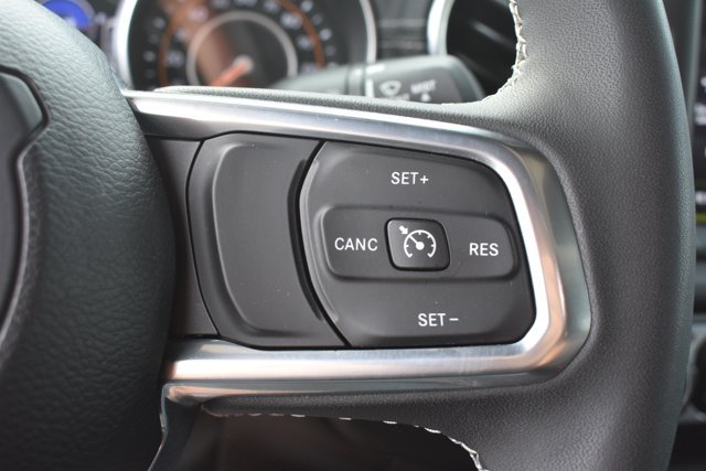 Used 2023 Jeep Gladiator Overland w/ Cold Weather Group AWD/4WD image 19