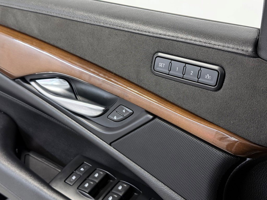 Used 2018 Cadillac Escalade Luxury image 45