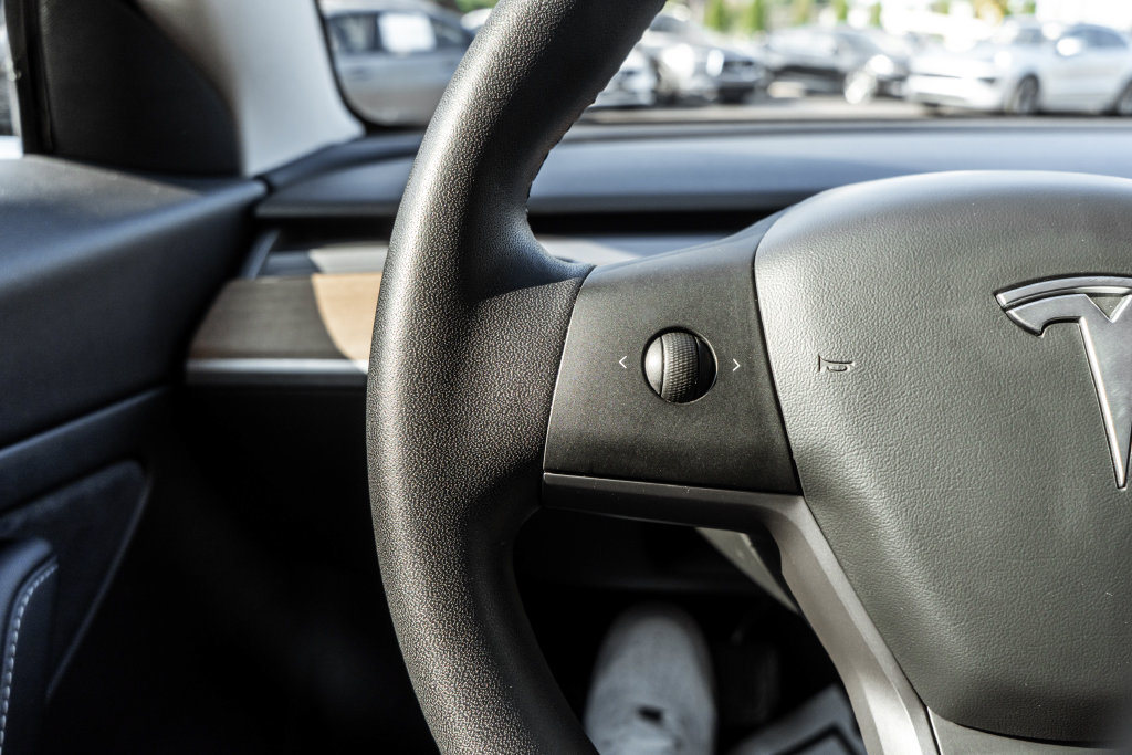 Used 2020 Tesla Model 3 Standard Range Plus RWD image 19