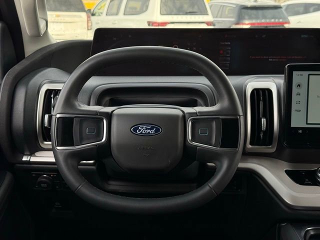 Used 2025 Ford Expedition Active image 7