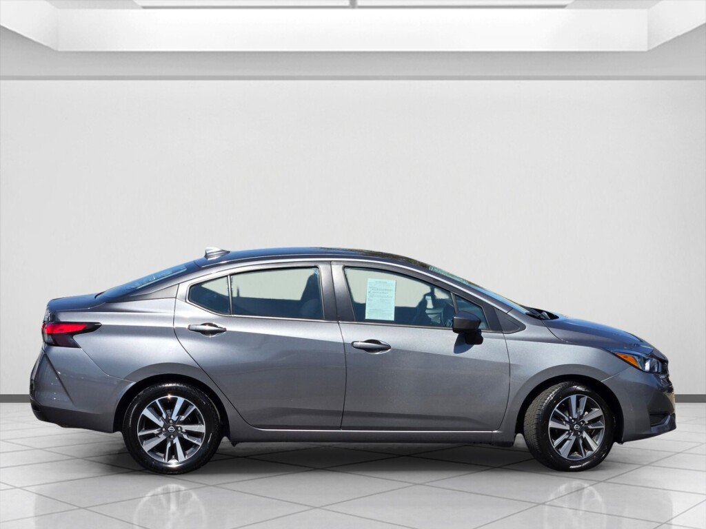 Used 2024 Nissan Versa SV FWD image 4