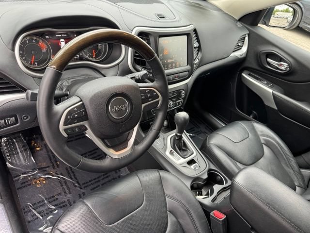 Used 2016 Jeep Cherokee Overland AWD/4WD image 18