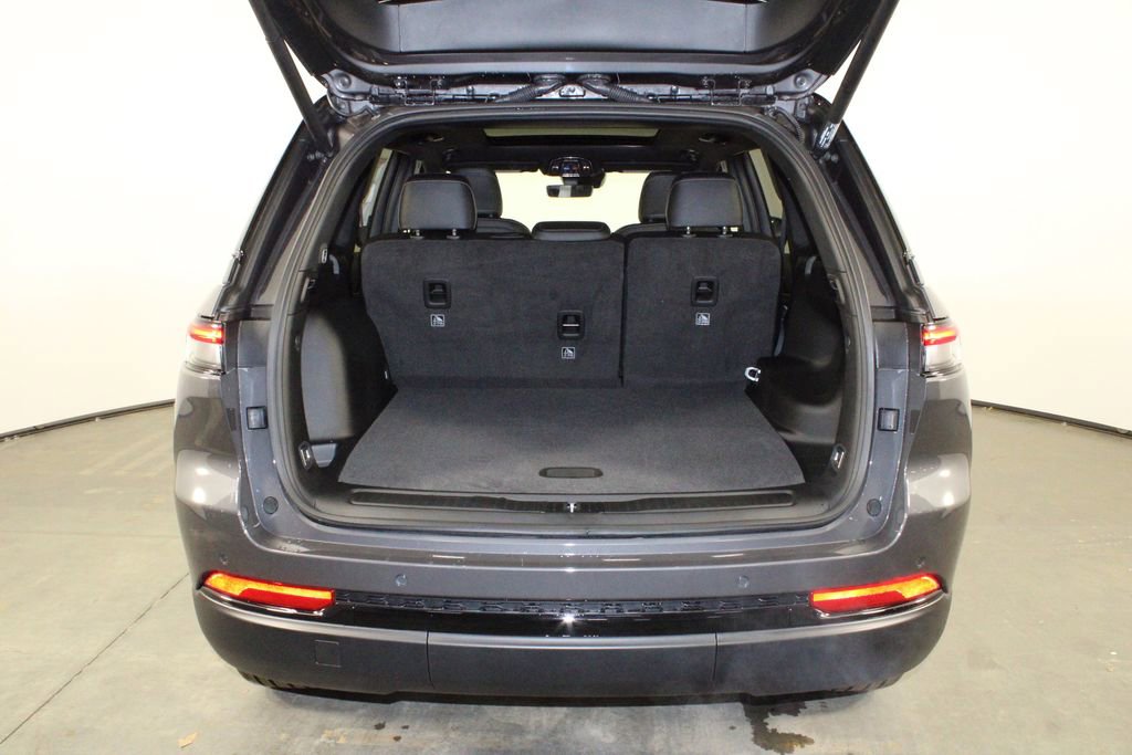 New 2025 Jeep Grand Cherokee Limited image 14