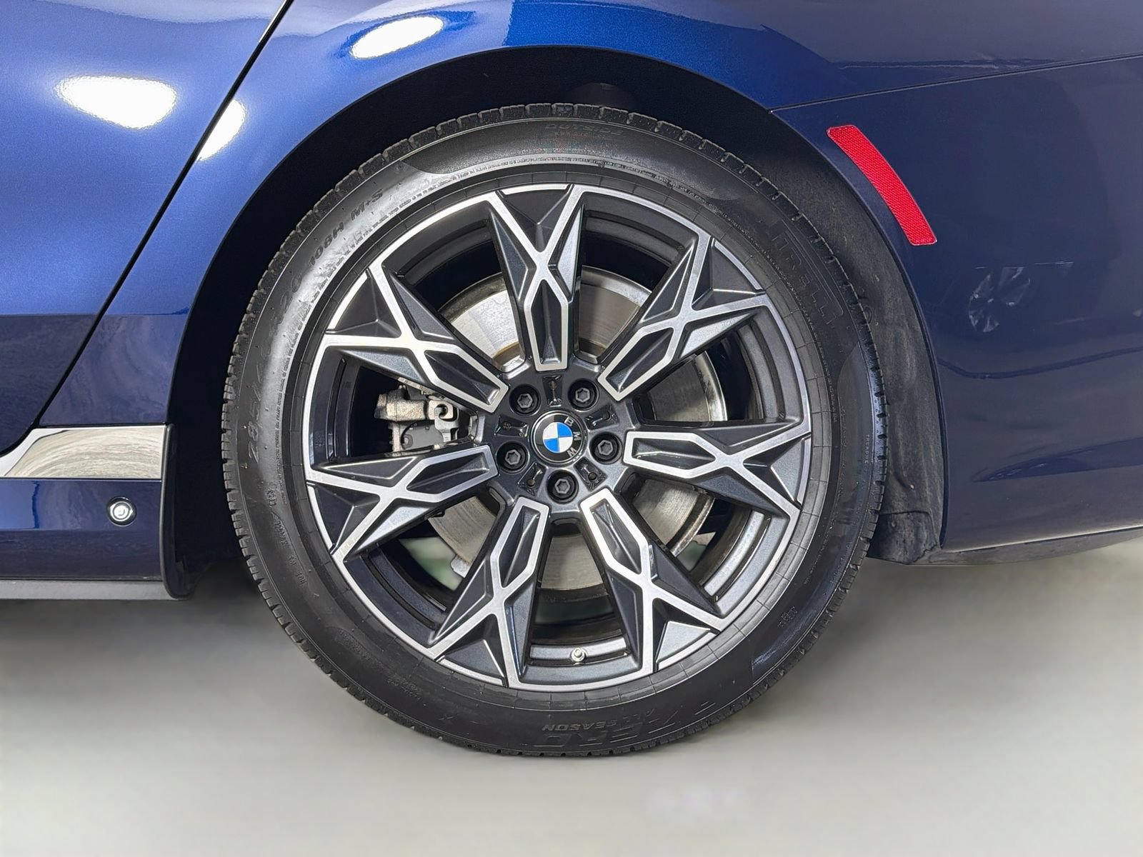 Certified 2024 BMW i7 eDrive50 w/ Executive Package RWD image 33