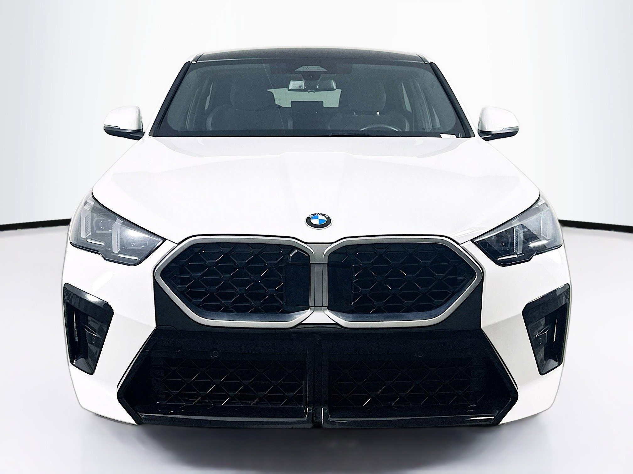 Used 2025 BMW X2 xDrive28i image 2