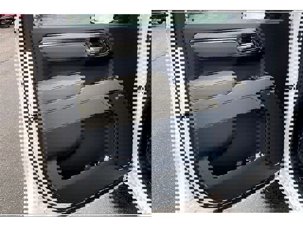 Used 2025 Chevrolet Silverado 1500 ZR2 w/ Technology Package image 24