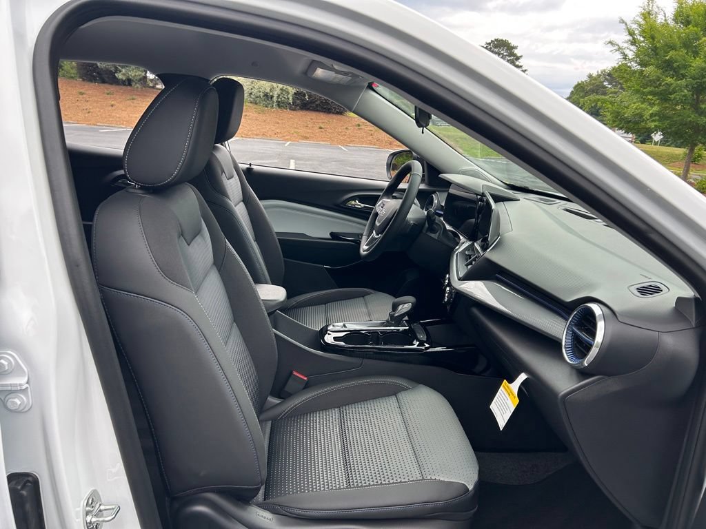 New 2026 Chevrolet Trax LT w/ Driver Confidence Package FWD image 44