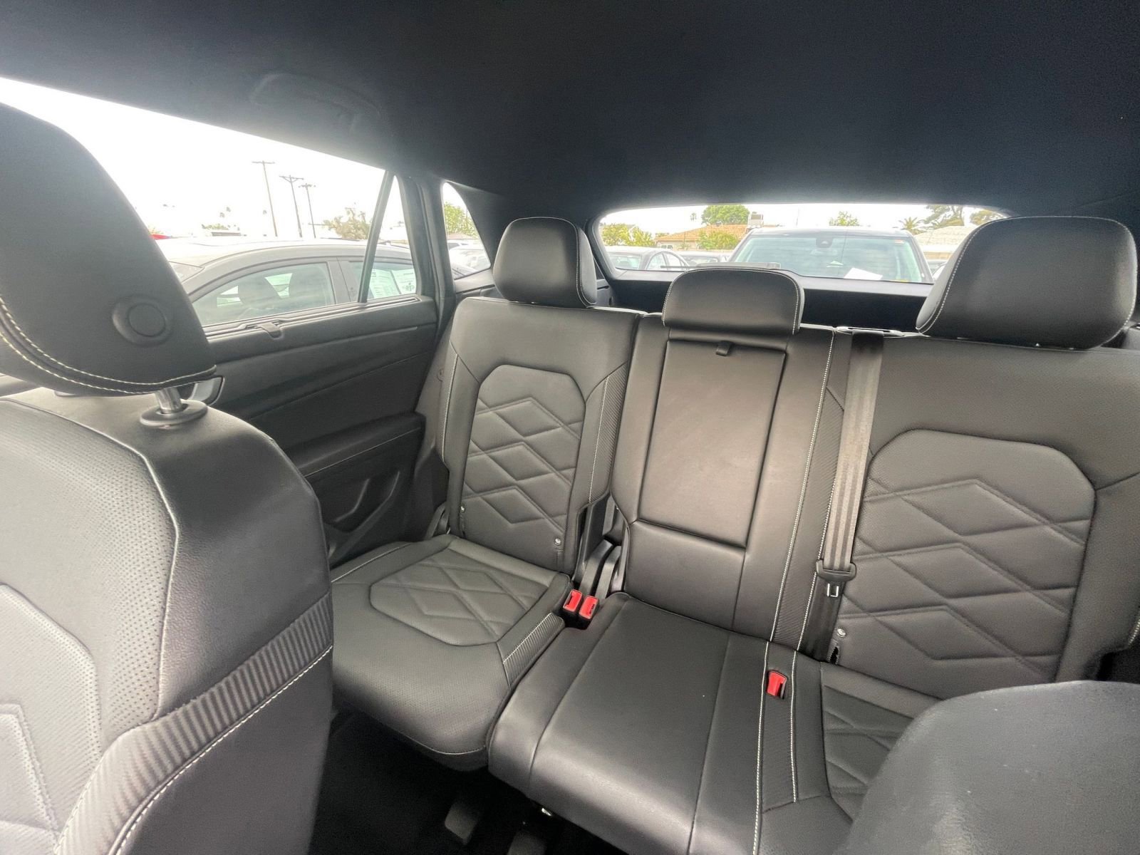 Used 2025 Volkswagen Atlas Cross Sport SE FWD image 42