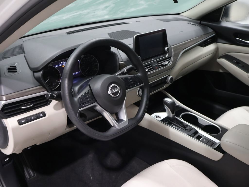Used 2024 Nissan Altima 2.5 SV image 16