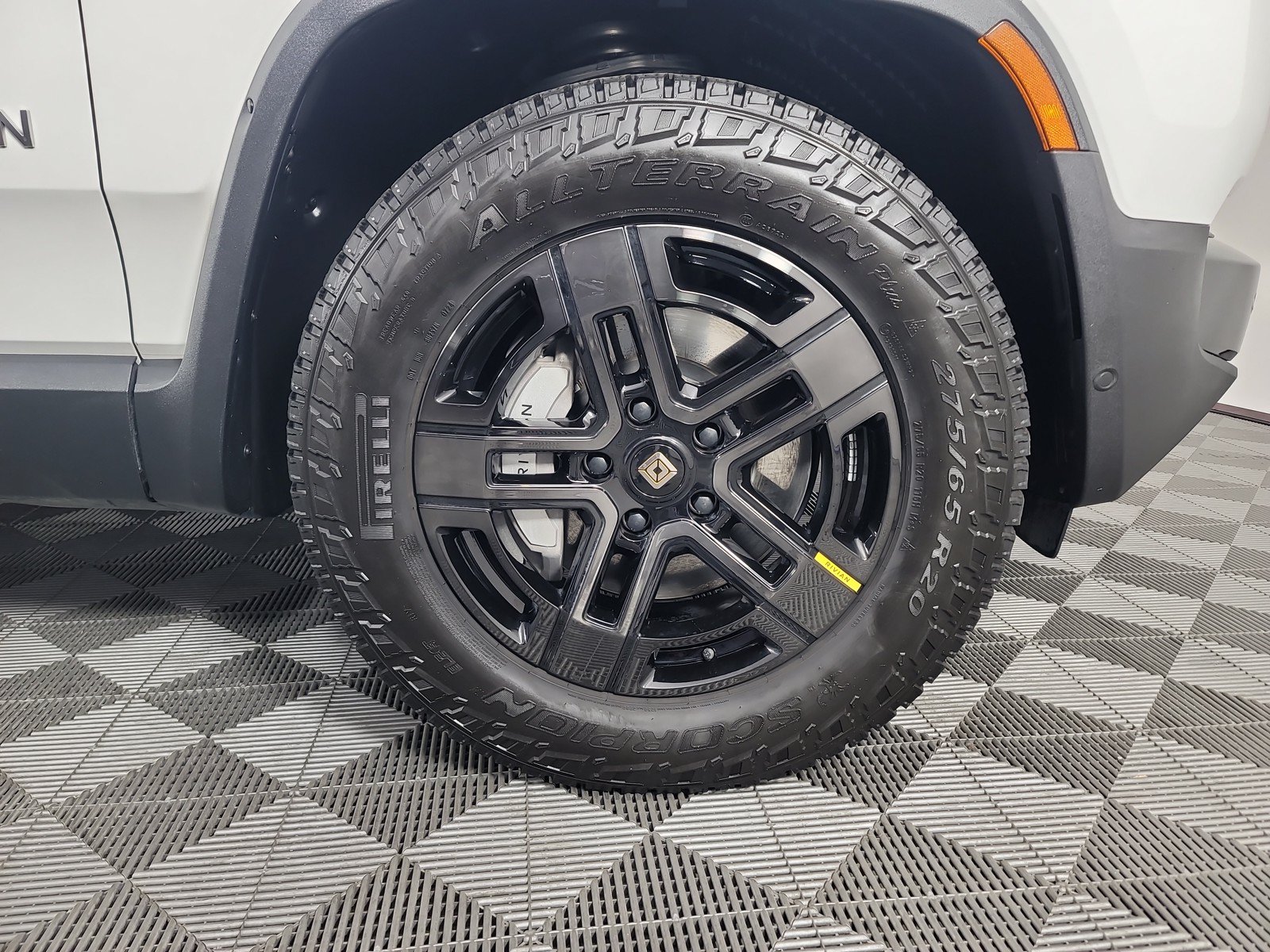 Used 2024 Rivian R1S Adventure AWD/4WD image 11