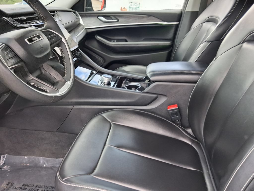 Certified 2023 Jeep Grand Cherokee Overland w/ Luxury Tech Group IV AWD/4WD image 23
