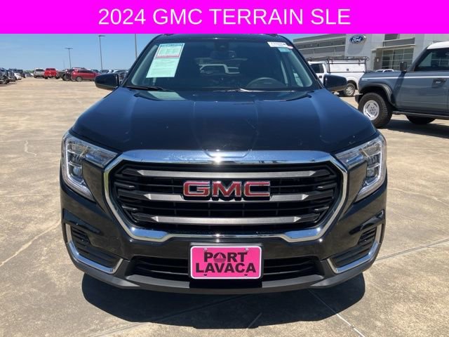 Used 2024 GMC Terrain SLE w/ Driver Convenience Package FWD image 2