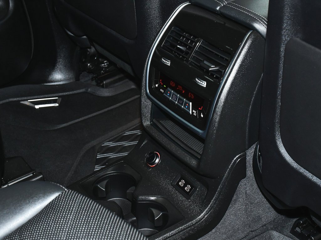 Used 2024 BMW X7 xDrive40i w/ Executive Package image 71