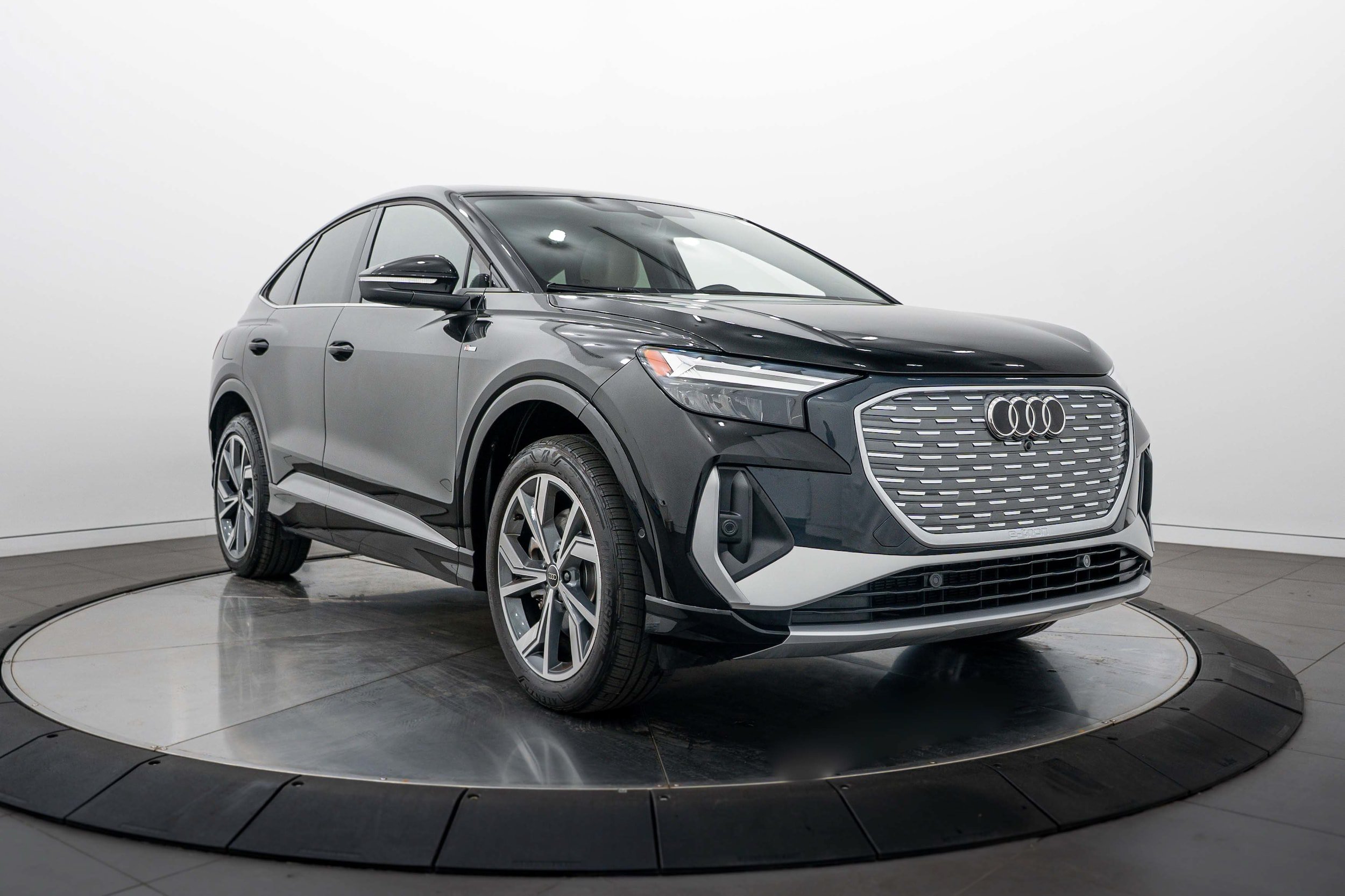 Certified 2023 Audi Q4 e-tron Premium Plus w/ Premium Plus AWD/4WD image 1