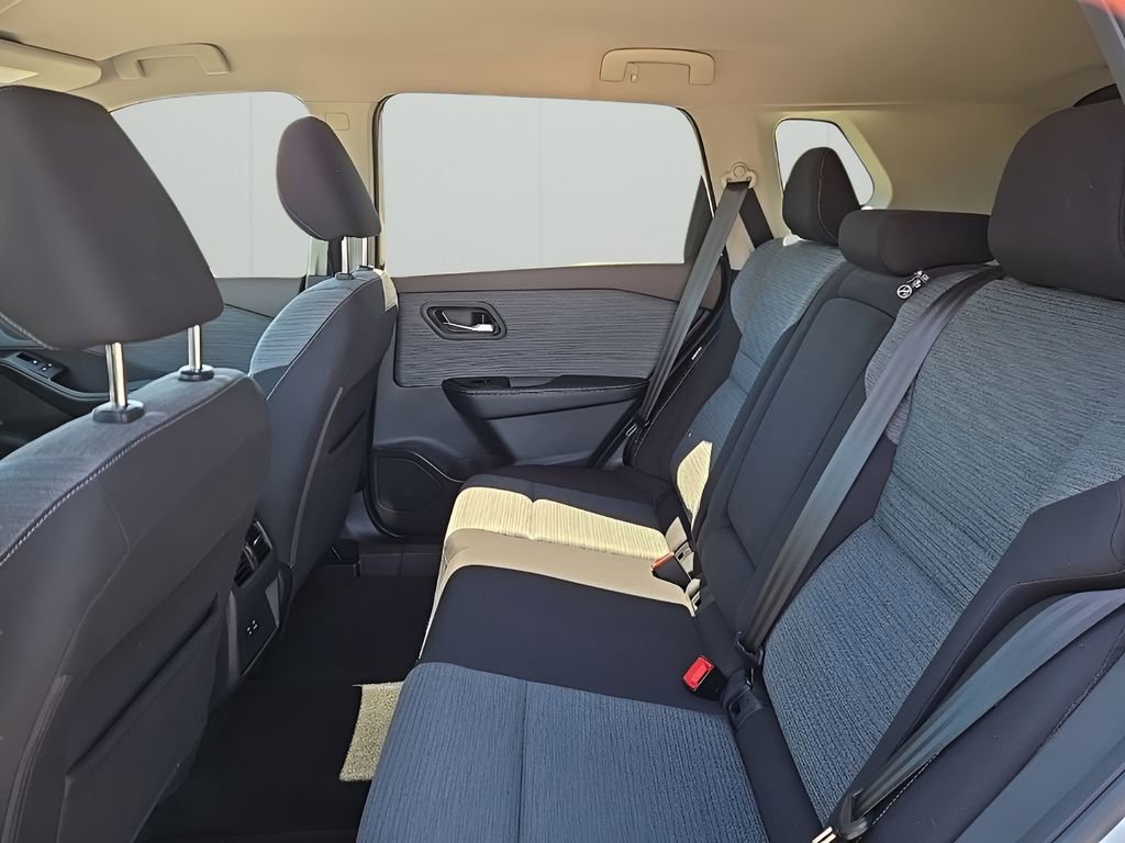 Used 2021 Nissan Rogue SV image 12