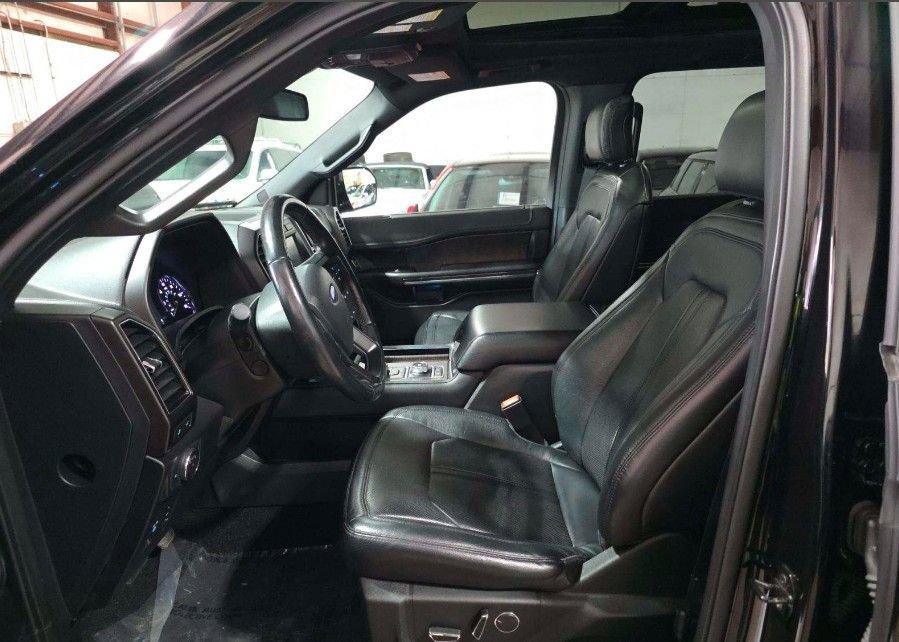 Used 2019 Ford Expedition Limited w/ Equipment Group 302A AWD/4WD image 5