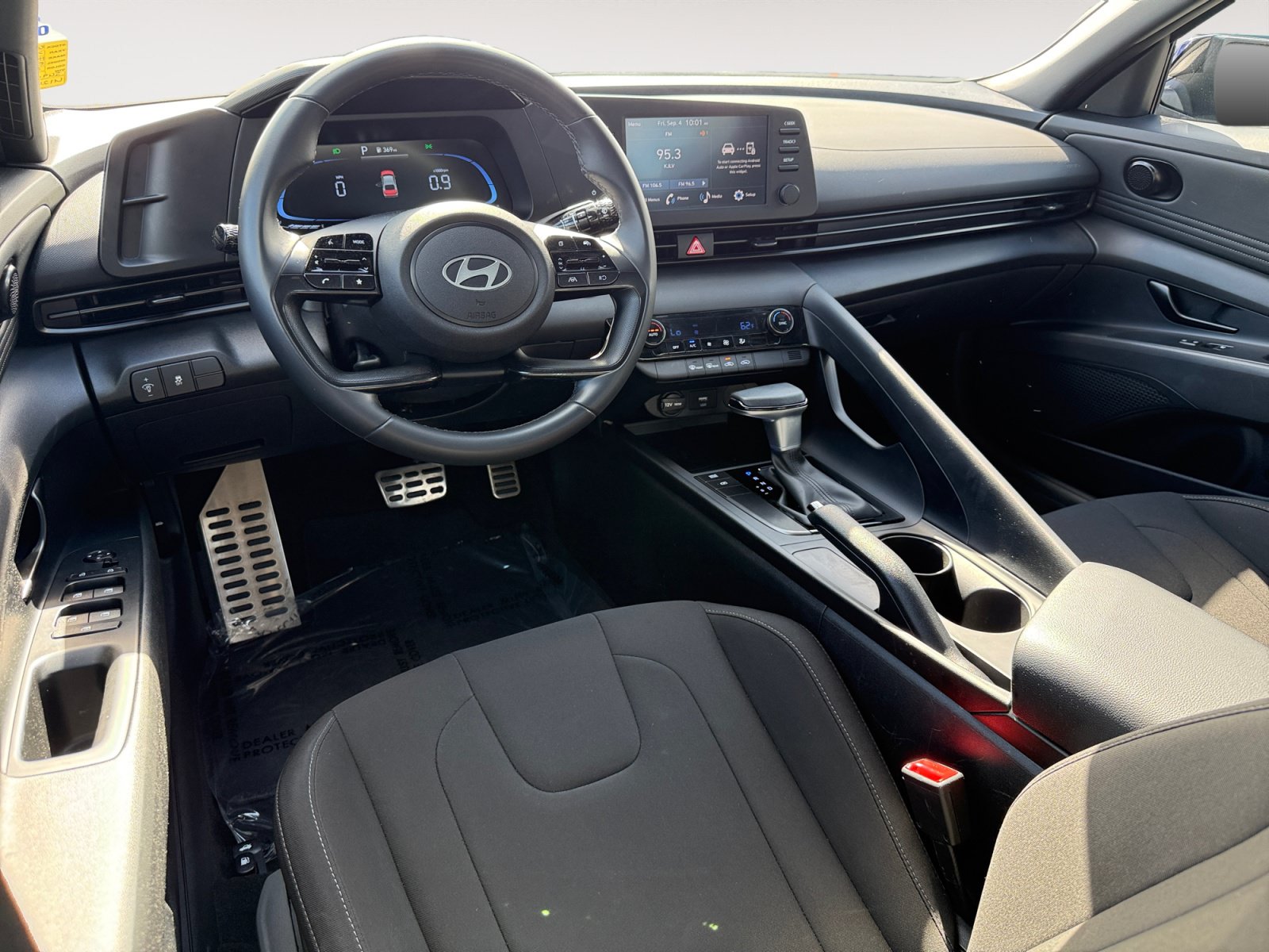 Used 2025 Hyundai Elantra Sport FWD image 15