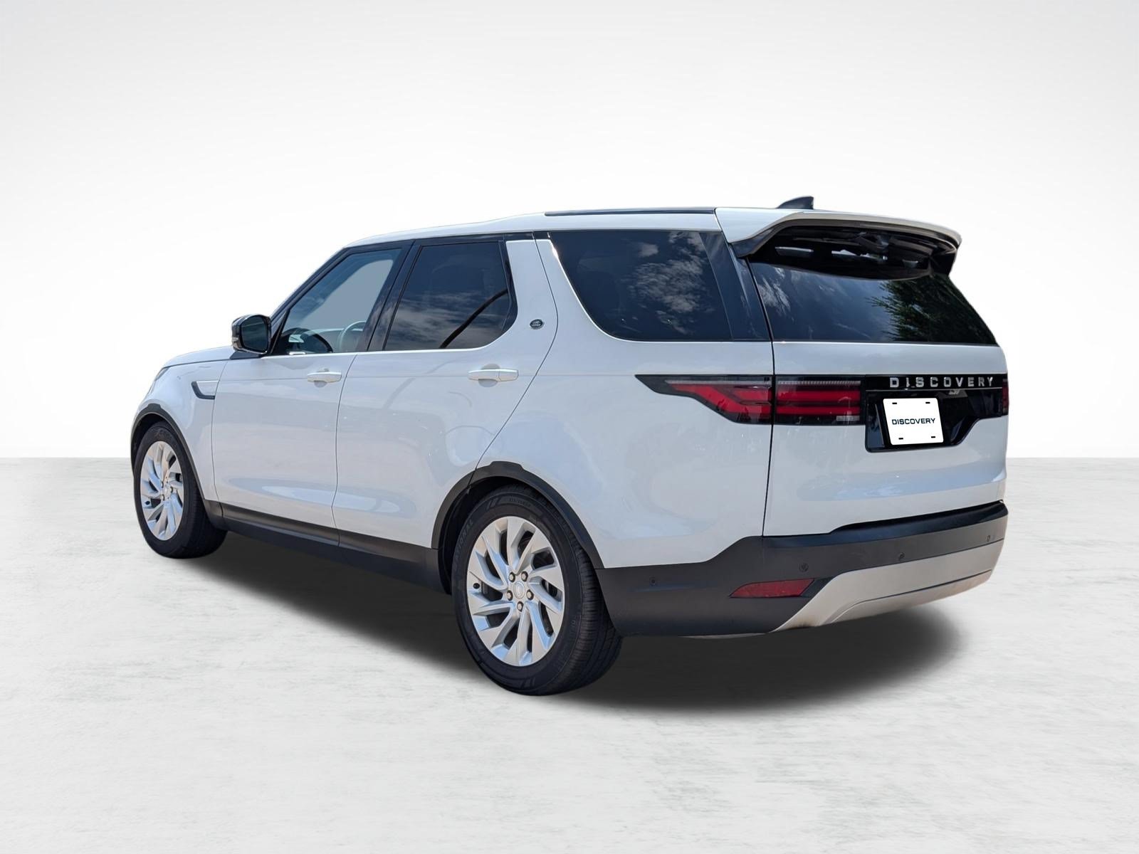 Used 2024 Land Rover Discovery S AWD/4WD image 3
