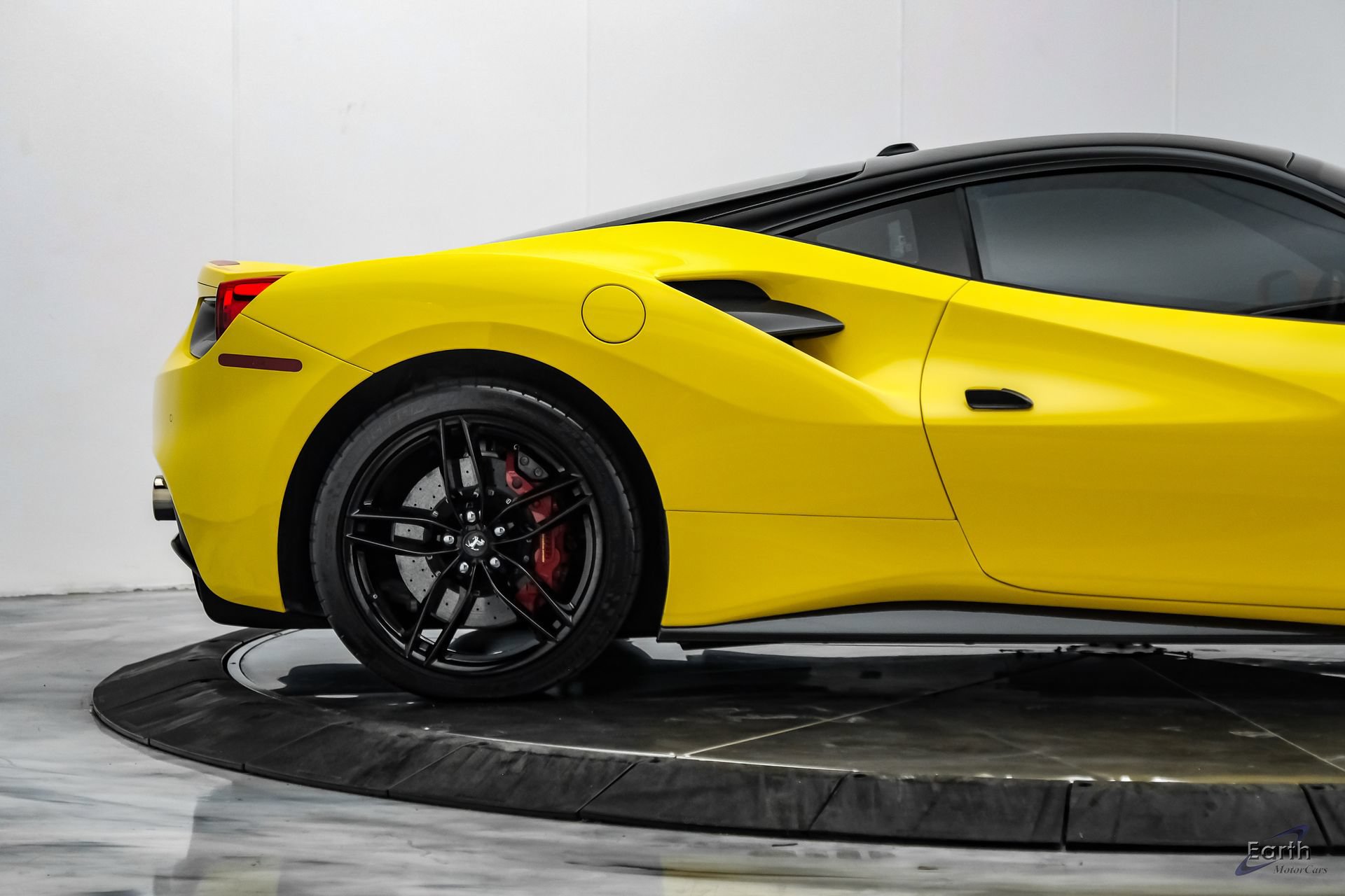 Used 2019 Ferrari 488 GTB RWD image 27