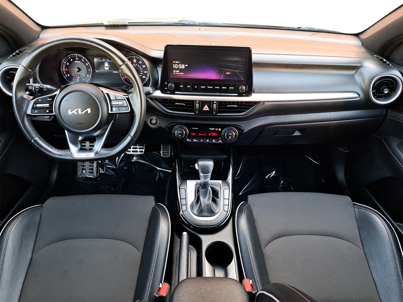 Certified 2023 Kia Forte GT-Line image 9