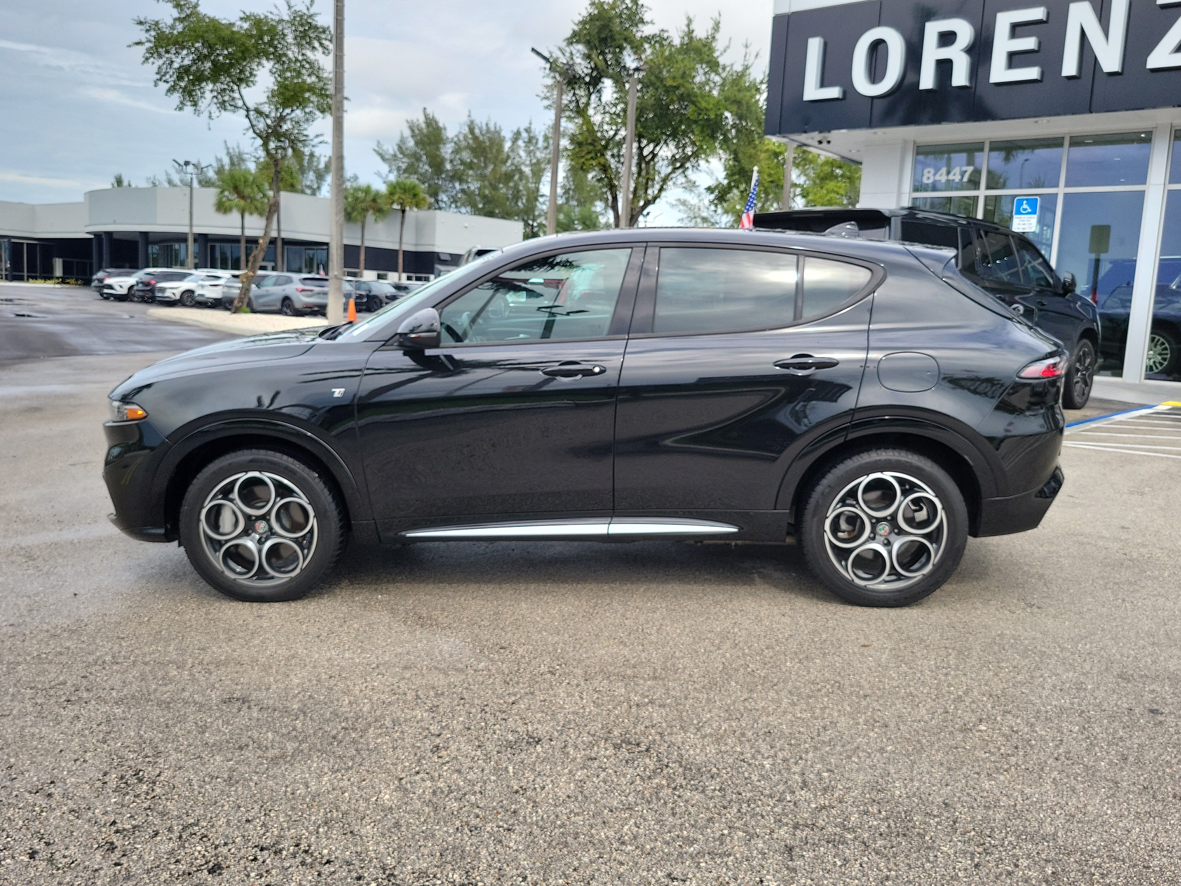 Used 2024 Alfa Romeo Tonale Ti w/ Premium Interior Package AWD/4WD image 8