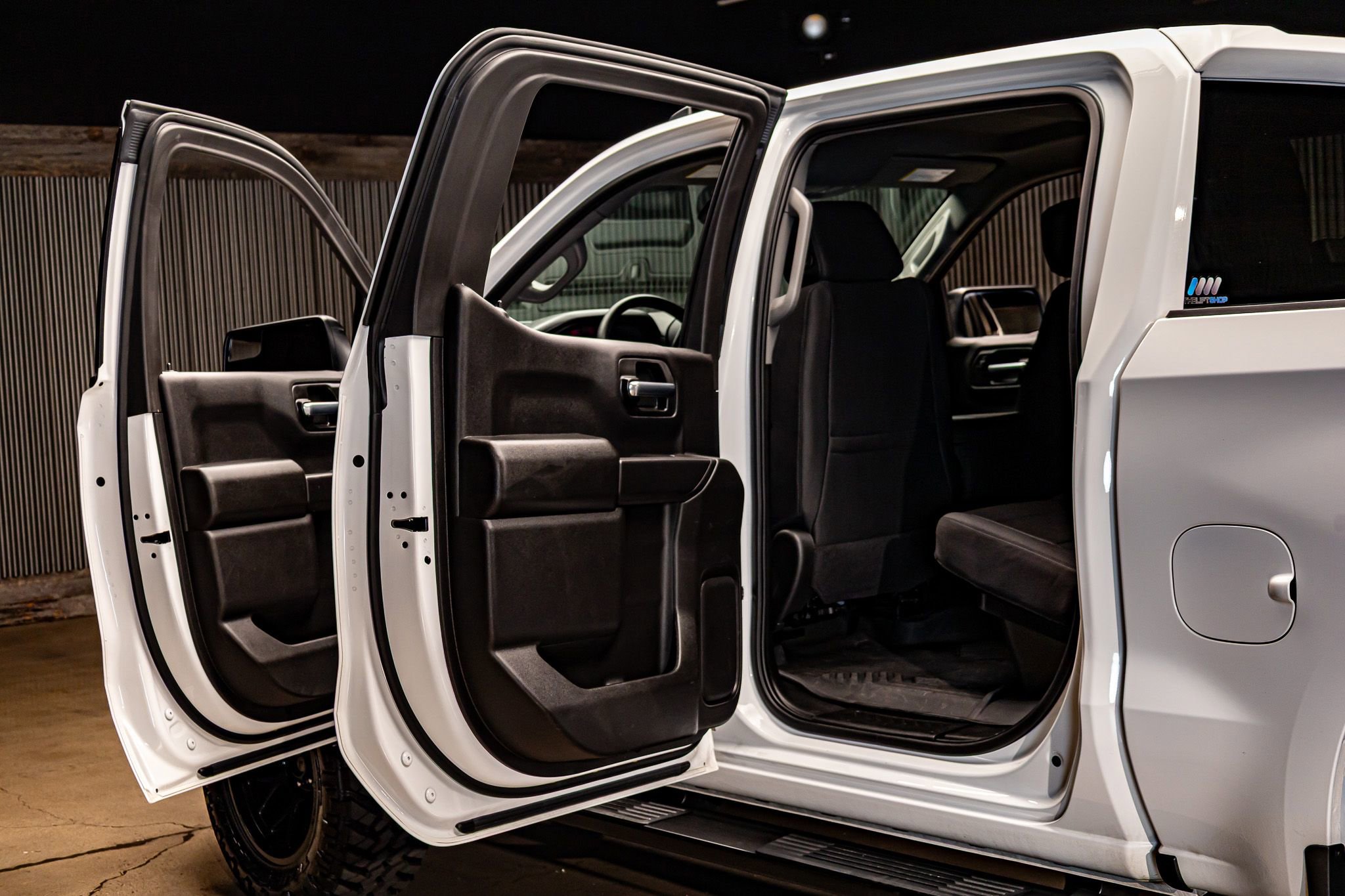 Used 2025 Chevrolet Silverado 1500 Custom Trail Boss w/ LPO, Dark Essentials Package image 30