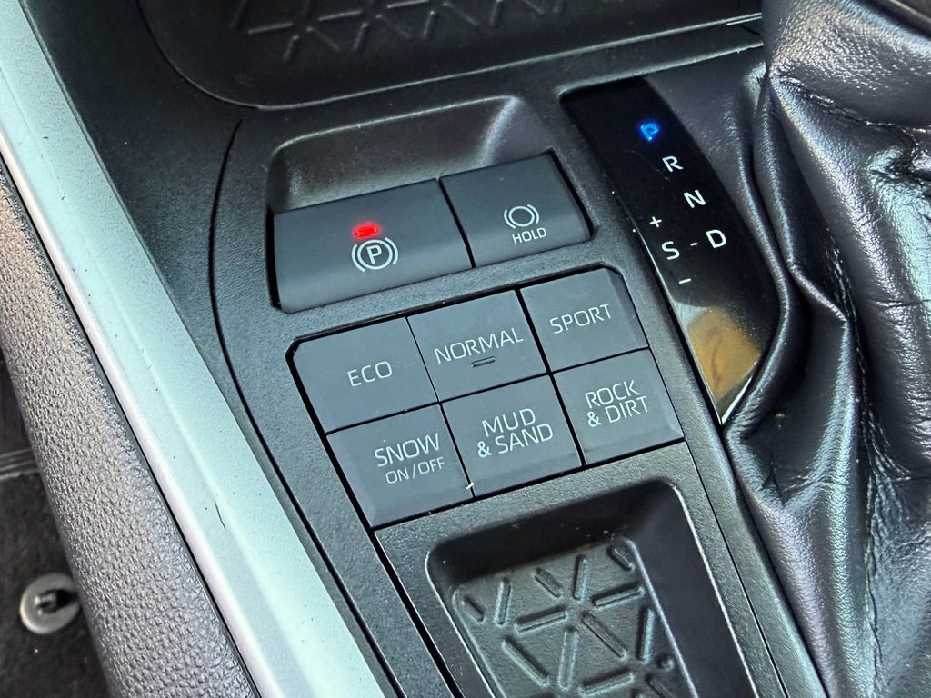 Used 2022 Toyota RAV4 LE image 27