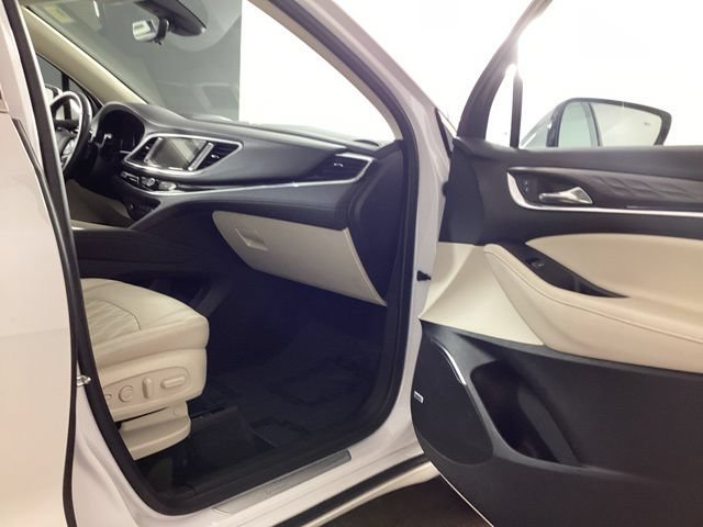 Used 2022 Buick Enclave Avenir w/ Avenir Technology Package FWD image 17