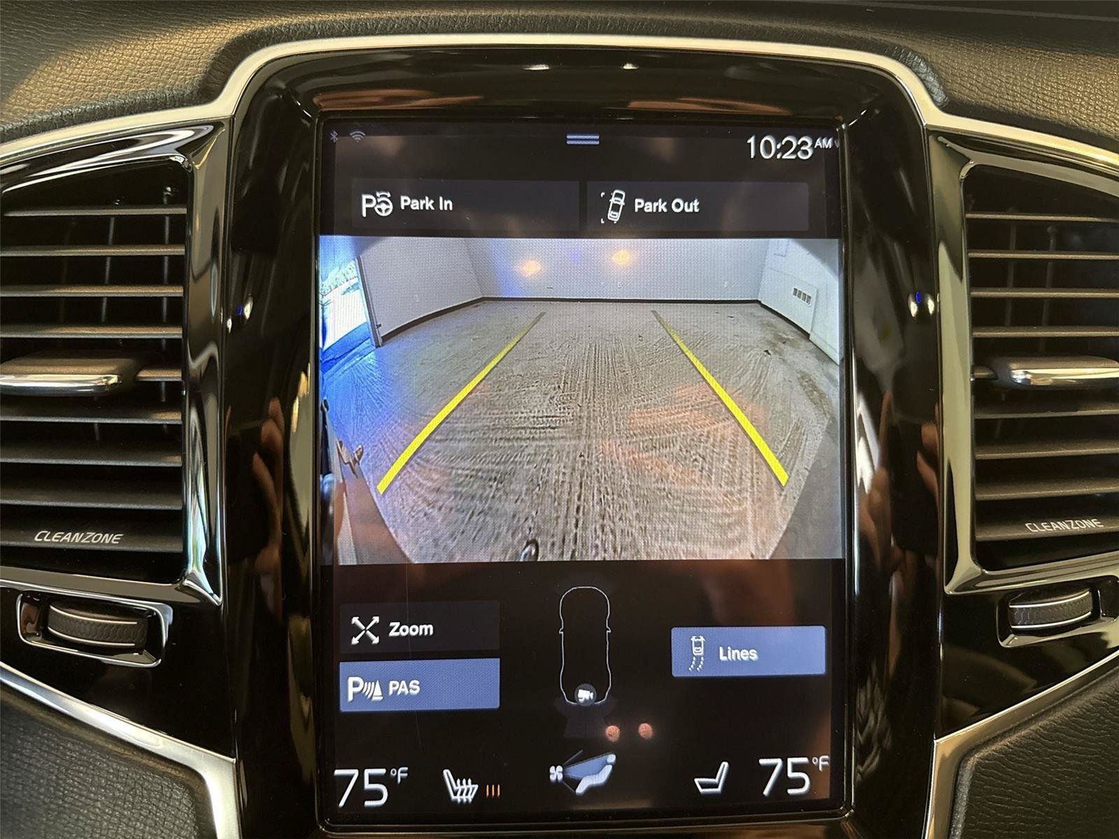 Used 2016 Volvo XC90 T6 Momentum w/ Momentum Plus Package AWD/4WD image 22