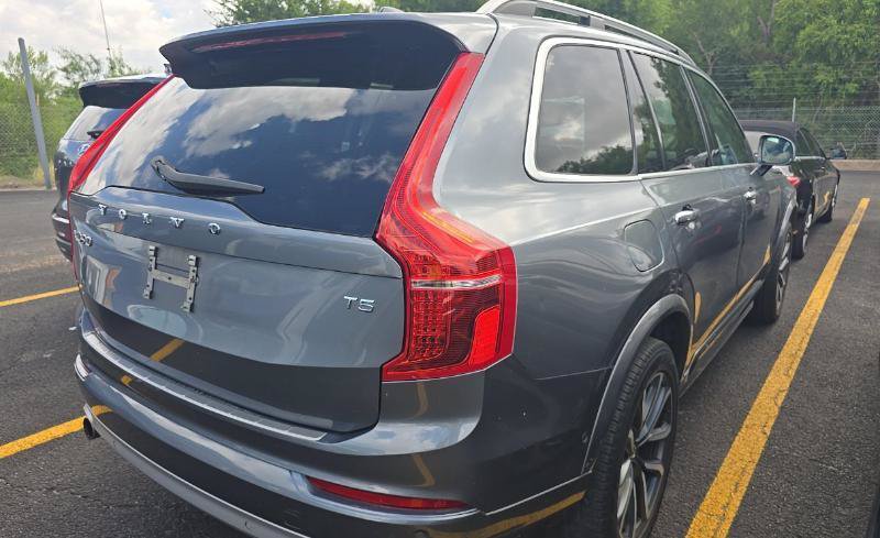 Used 2018 Volvo XC90 T5 Momentum w/ Convenience Package FWD image 3