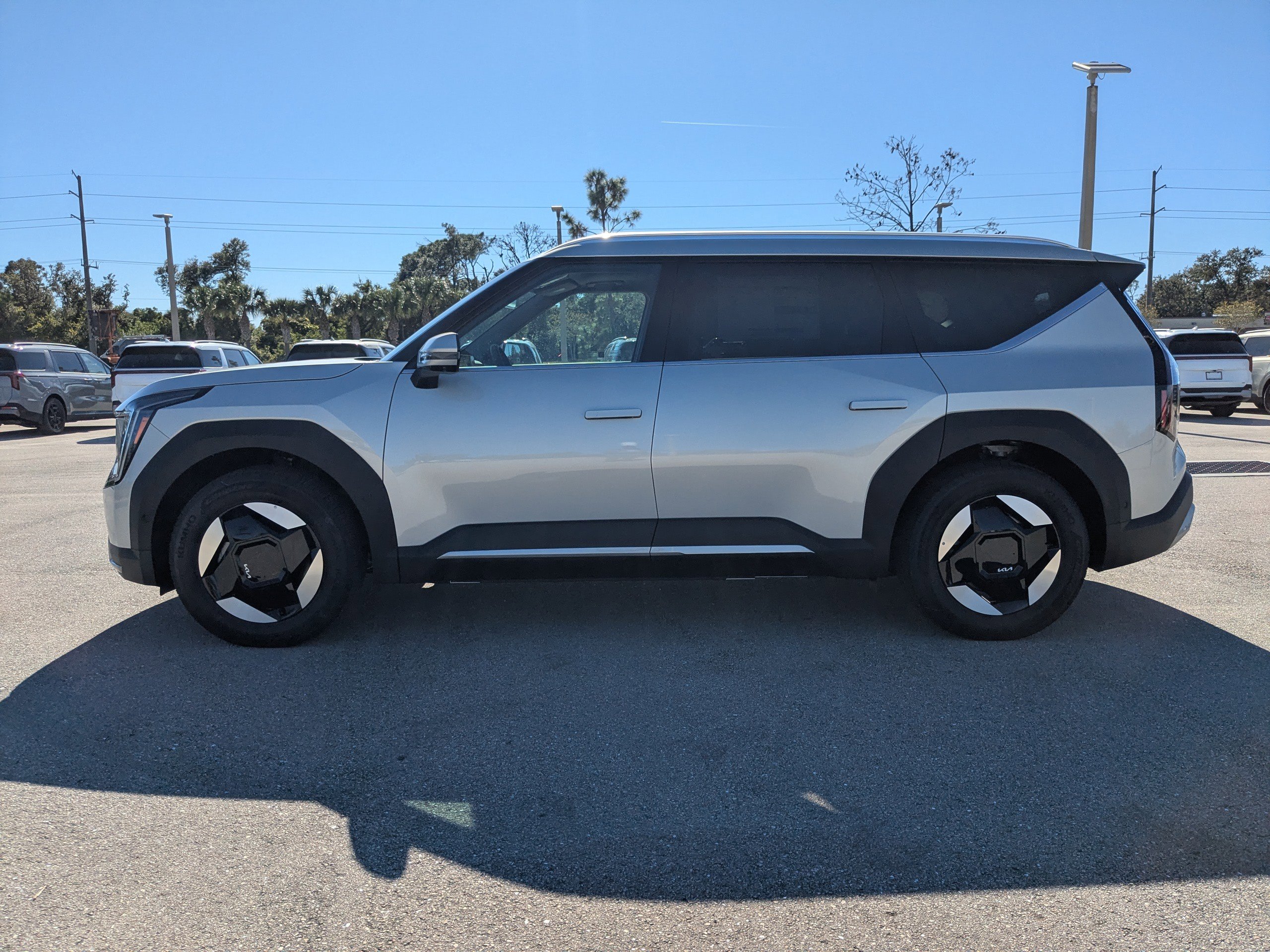 New 2026 Kia EV9 Wind AWD/4WD image 8