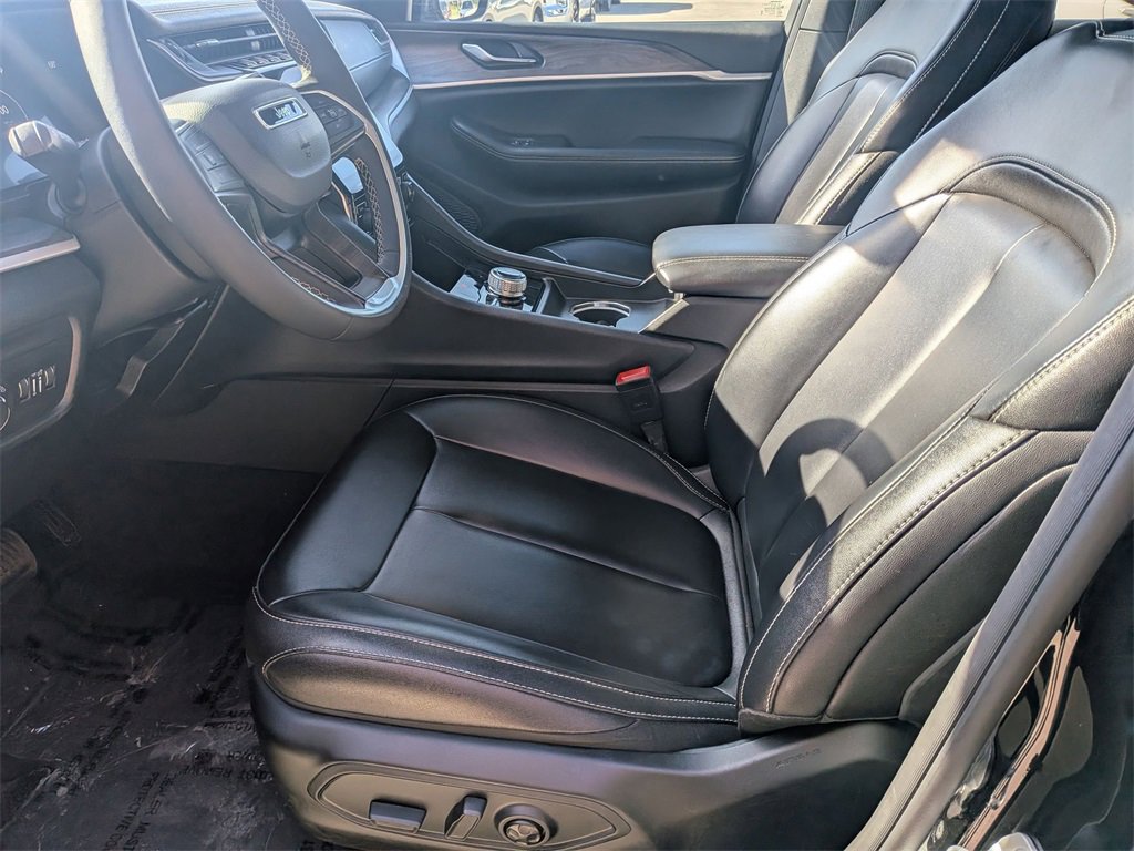 Used 2024 Jeep Grand Cherokee Limited image 25