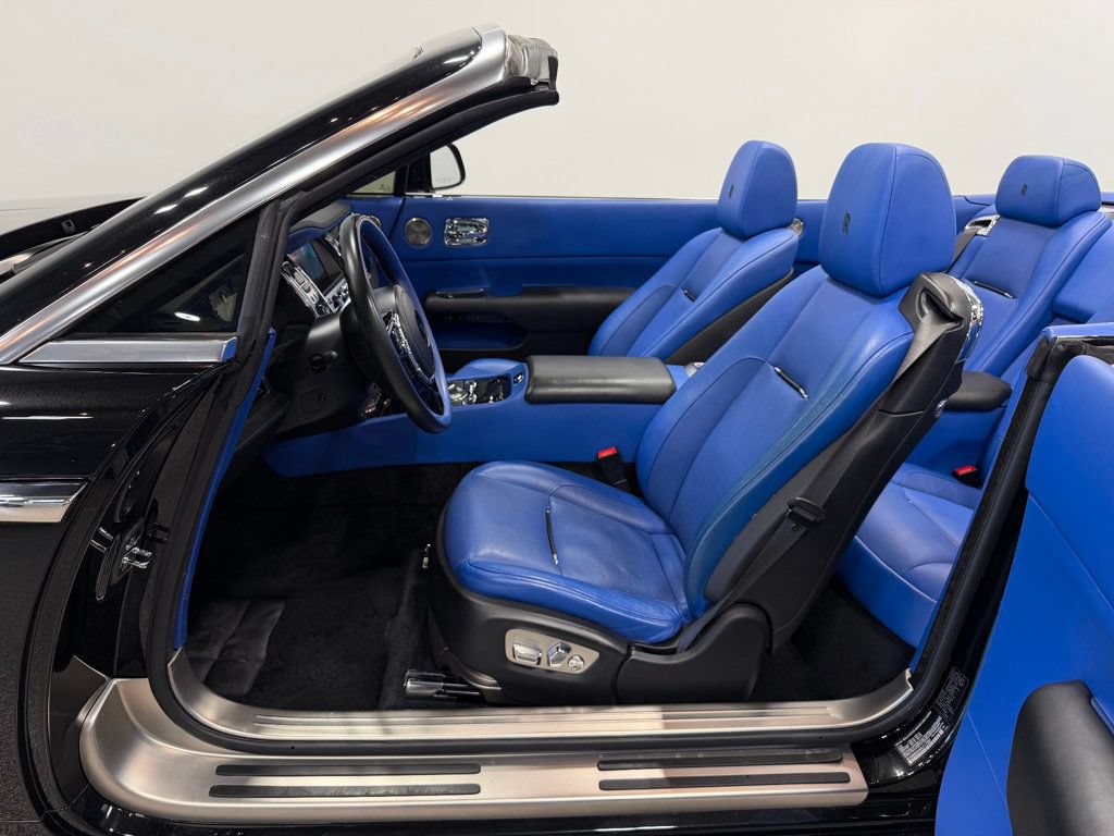Used 2019 Rolls-Royce Dawn RWD image 21