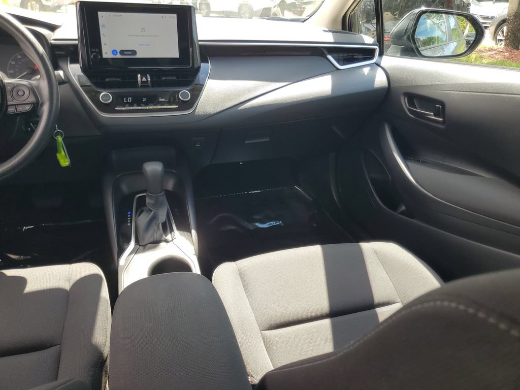 Used 2025 Toyota Corolla LE FWD image 12