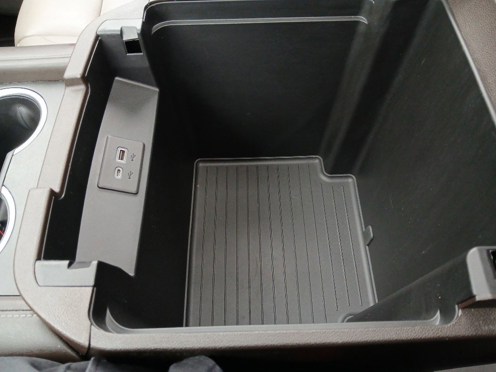 Used 2022 Chevrolet Suburban Z71 w/ Luxury Package image 48