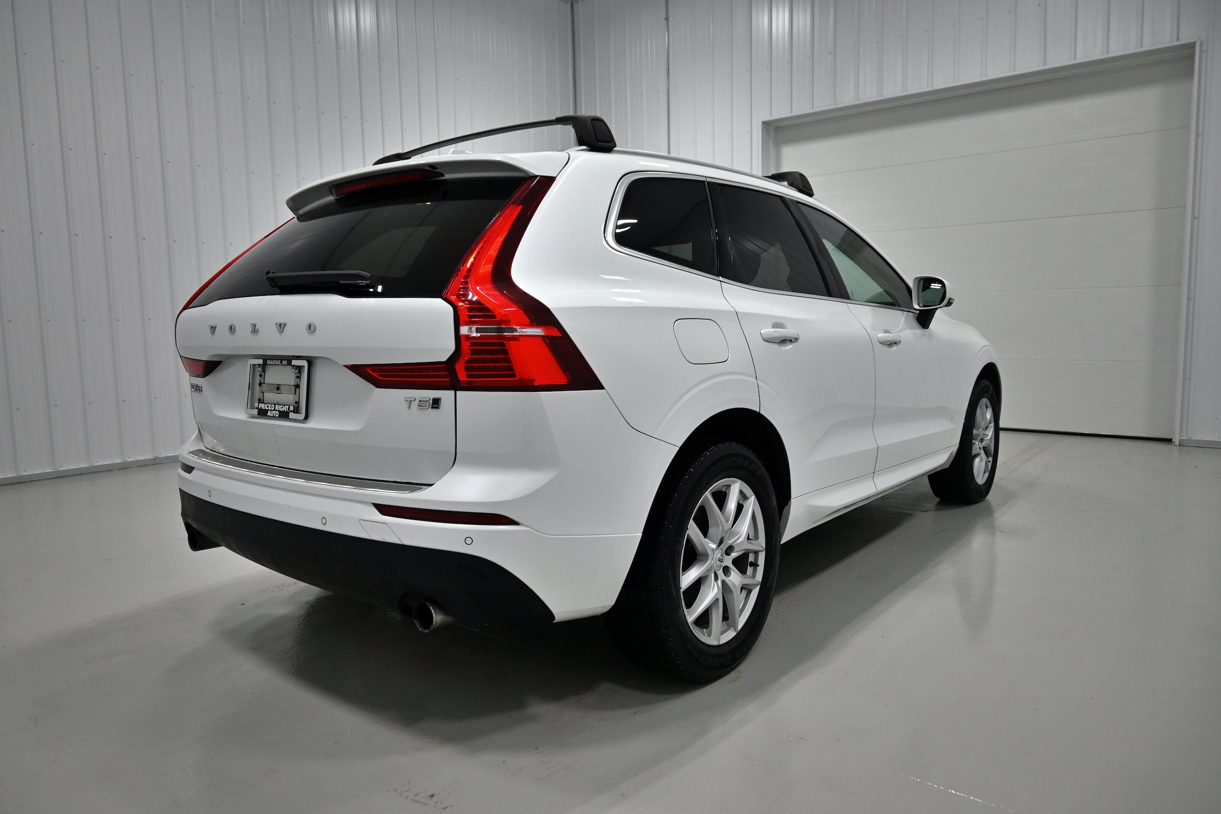 Used 2020 Volvo XC60 T5 Momentum w/ Protection Package Premier AWD/4WD image 36