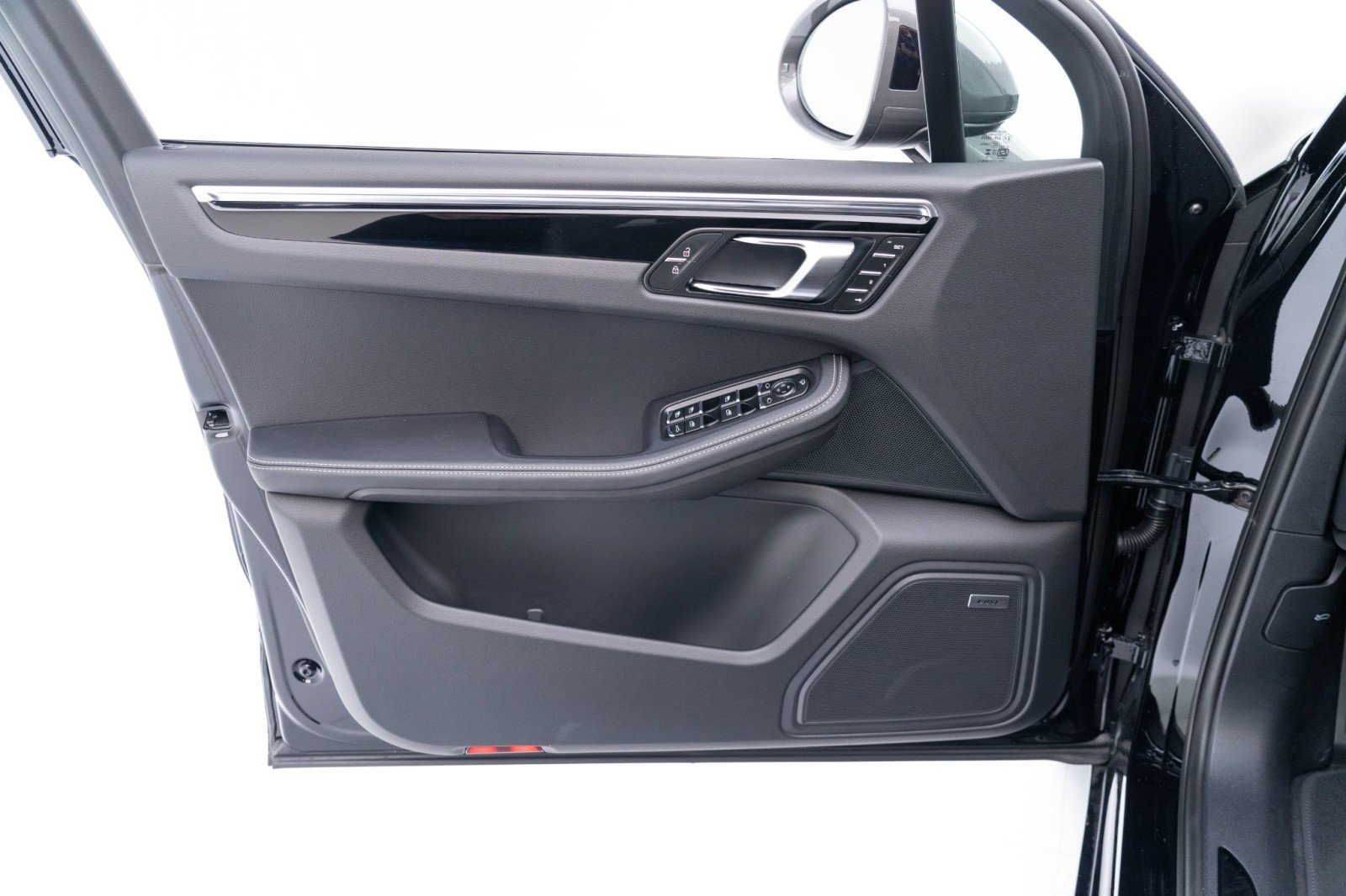 New 2025 Porsche Macan Turbo image 22