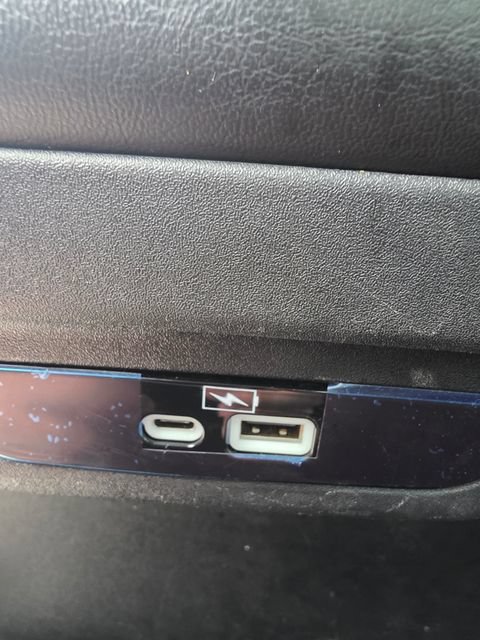 Used 2023 Chrysler Pacifica Limited FWD image 23