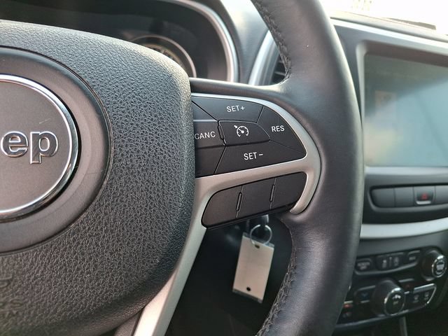 Used 2015 Jeep Cherokee Trailhawk w/ Leather Interior Group AWD/4WD image 22