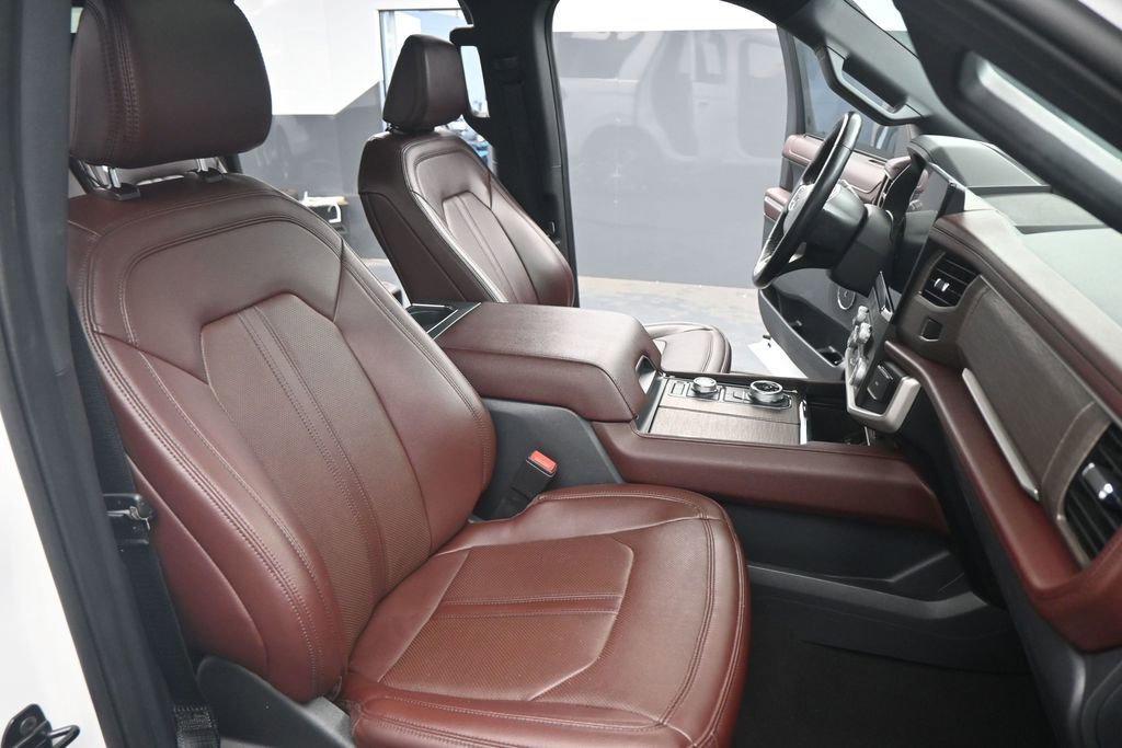Used 2024 Ford Expedition Limited AWD/4WD image 21