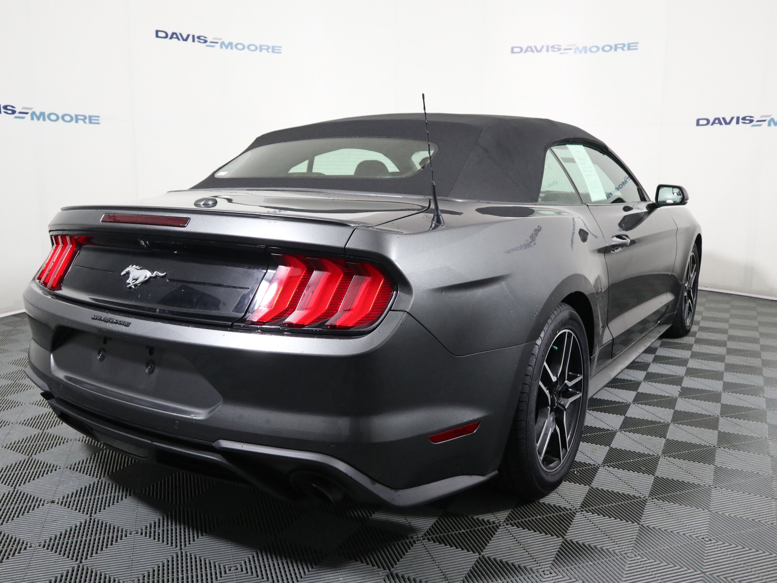 Used 2019 Ford Mustang Premium image 5