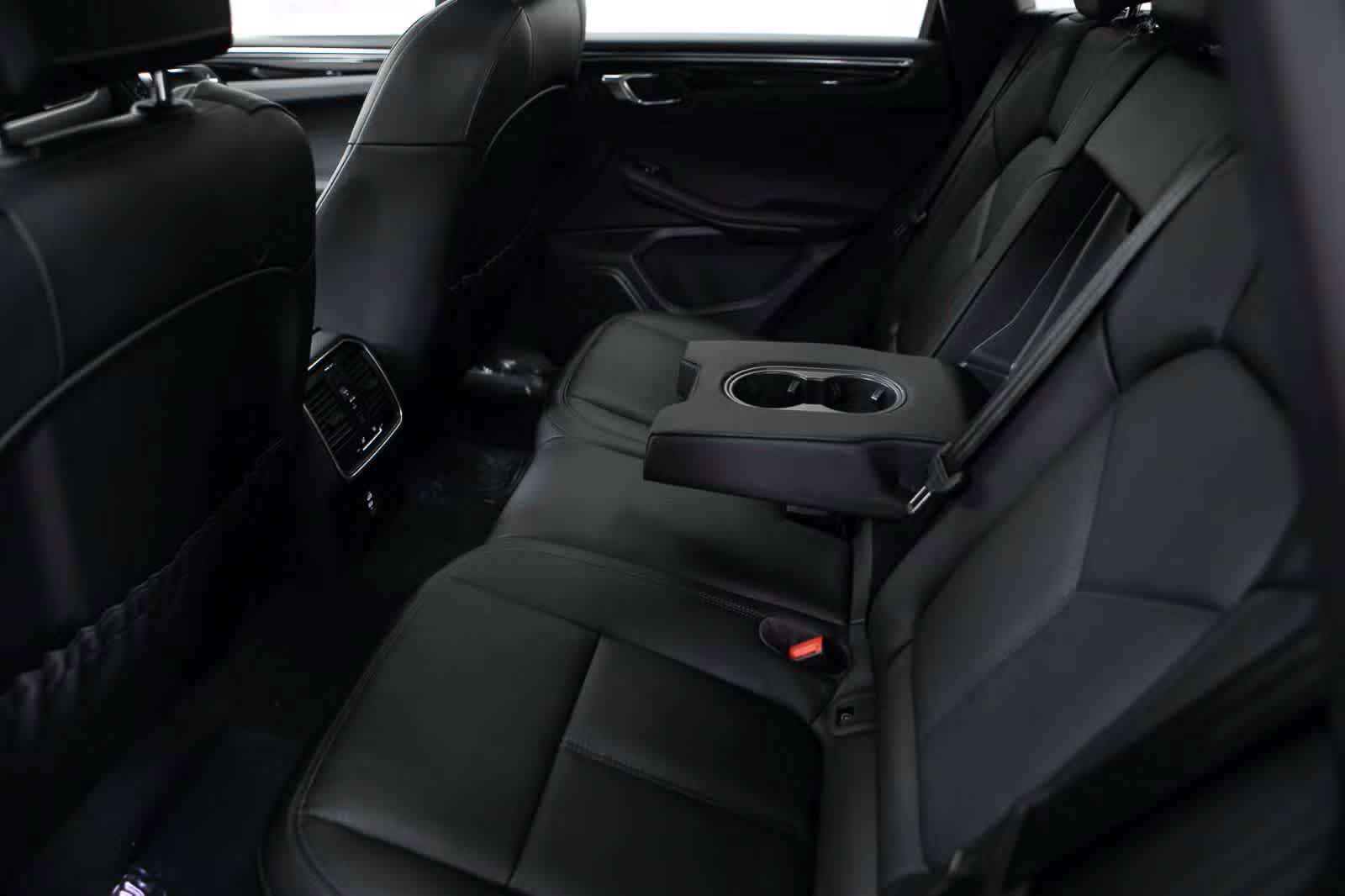 Certified 2026 Porsche Macan Turbo AWD/4WD image 37