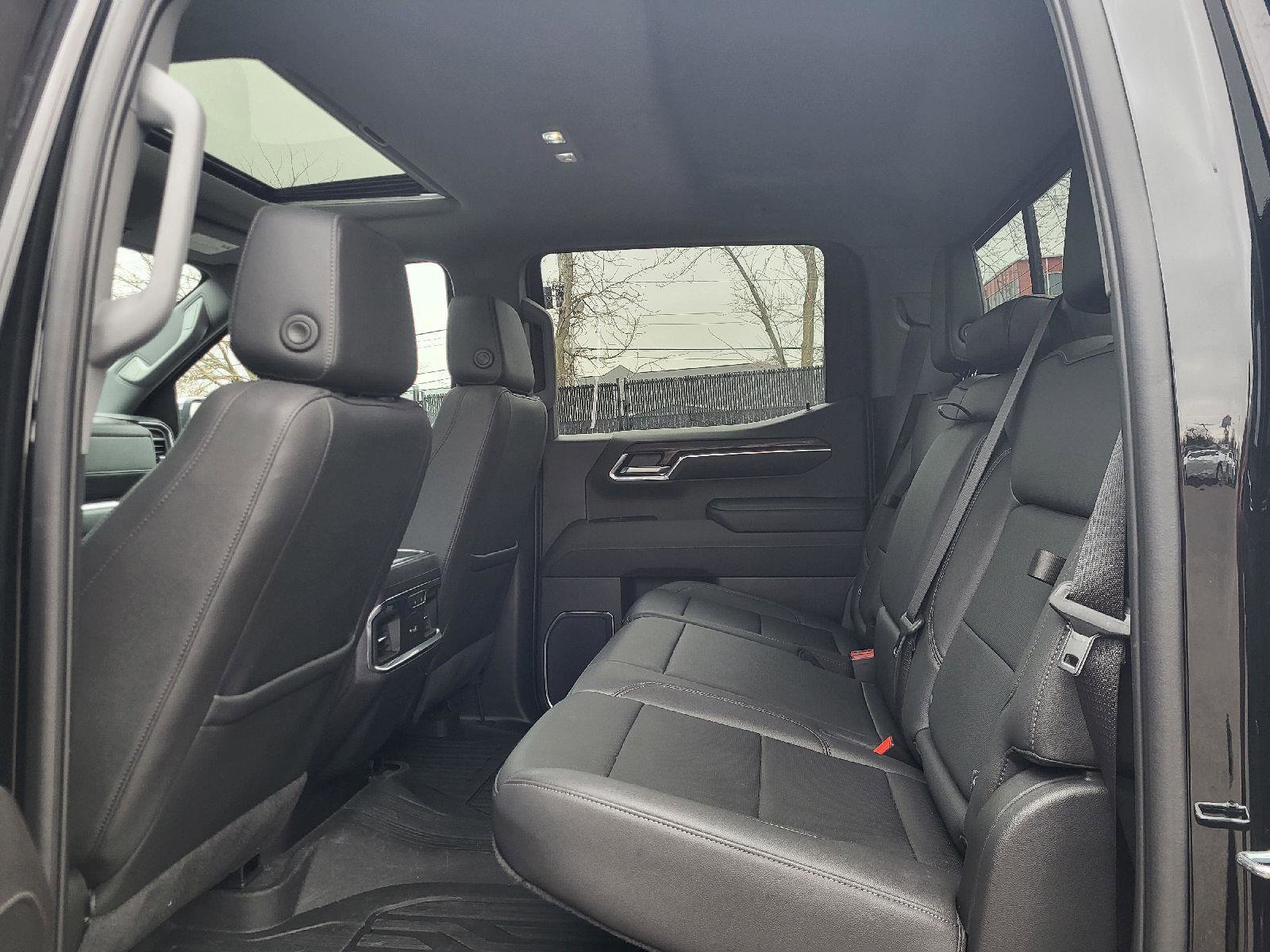 Used 2023 GMC Sierra 1500 SLT w/ SLT Premium Package image 10