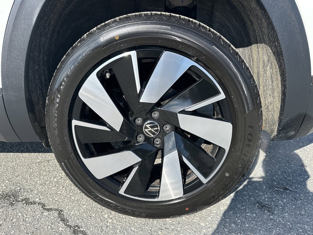 Used 2025 Volkswagen Atlas Cross Sport SE image 30