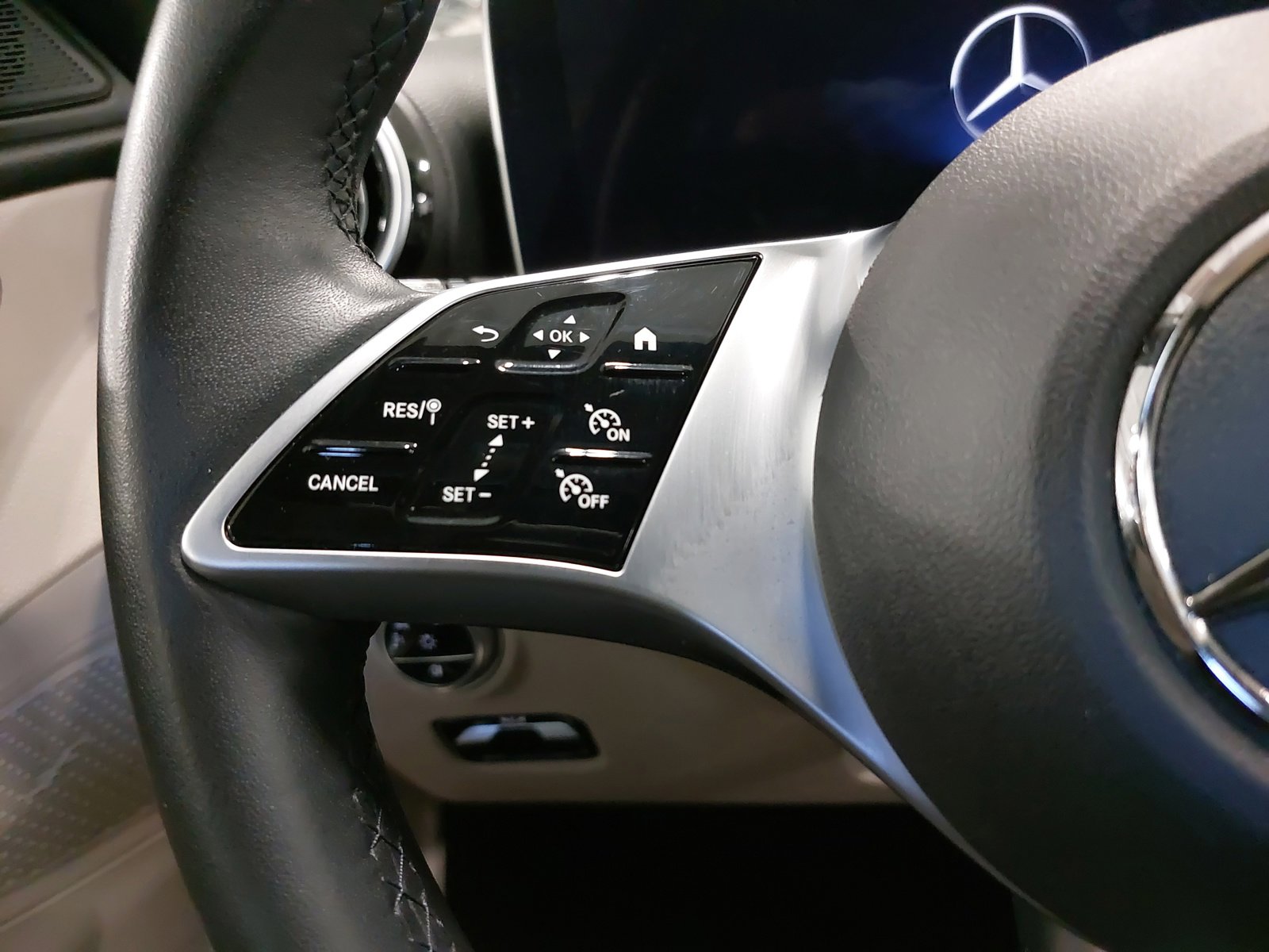 Used 2024 Mercedes-Benz C 300 4MATIC Sedan image 18