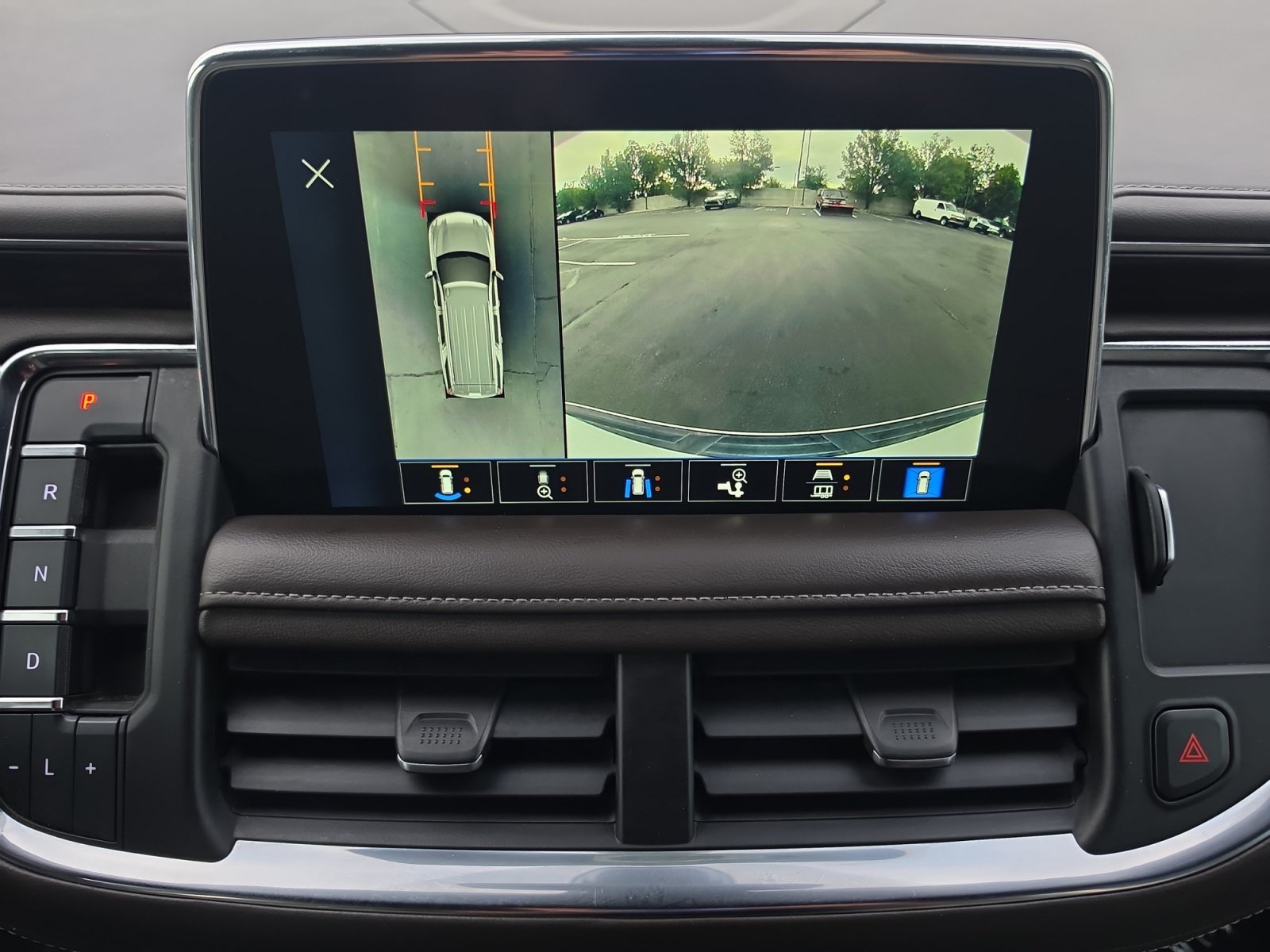 Certified 2022 Chevrolet Suburban Z71 w/ Luxury Package AWD/4WD image 19