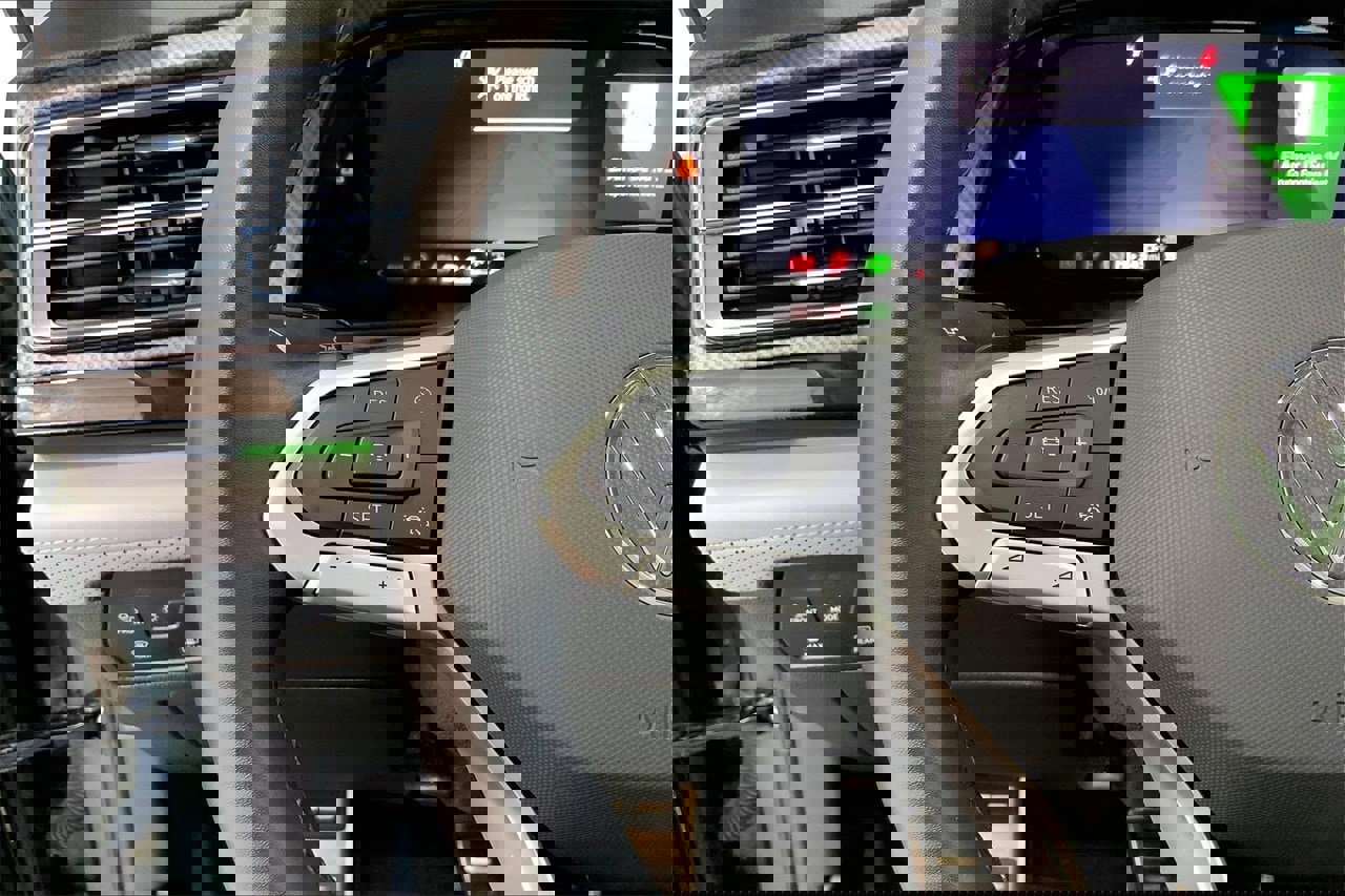 Used 2024 Volkswagen Atlas Peak Edition SE image 21